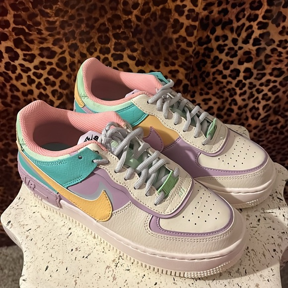 Nike - Picture 4 of 9